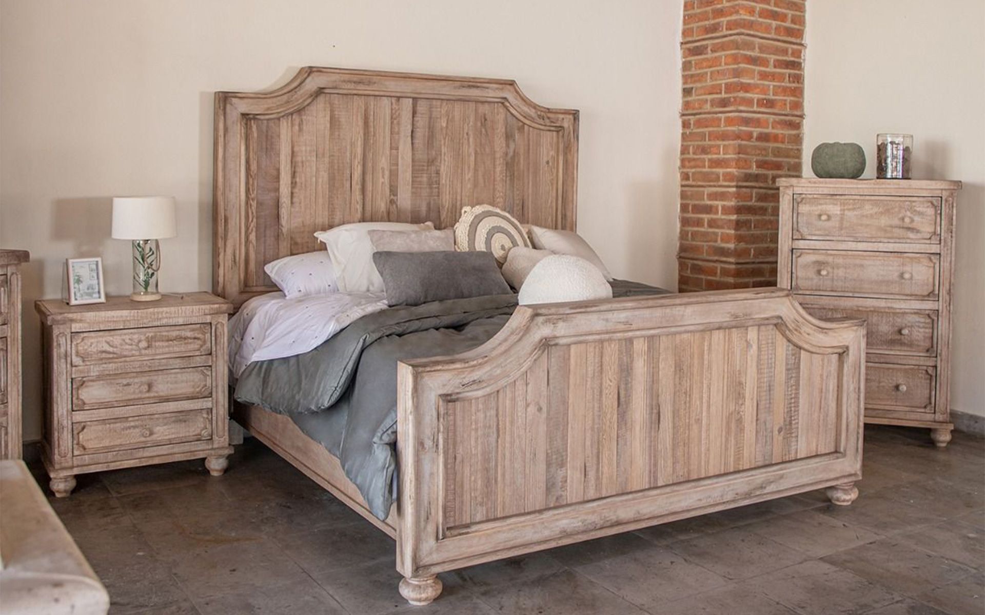 ARUBA ANTIQUE RUSTIC 4 DRAWER BARNWOOD CHEST