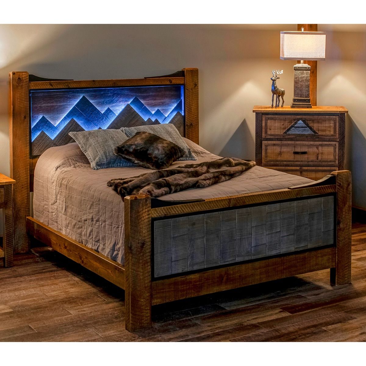 Mountain Horizon Northern Lights Barnwood Bed, image size:1200x1200