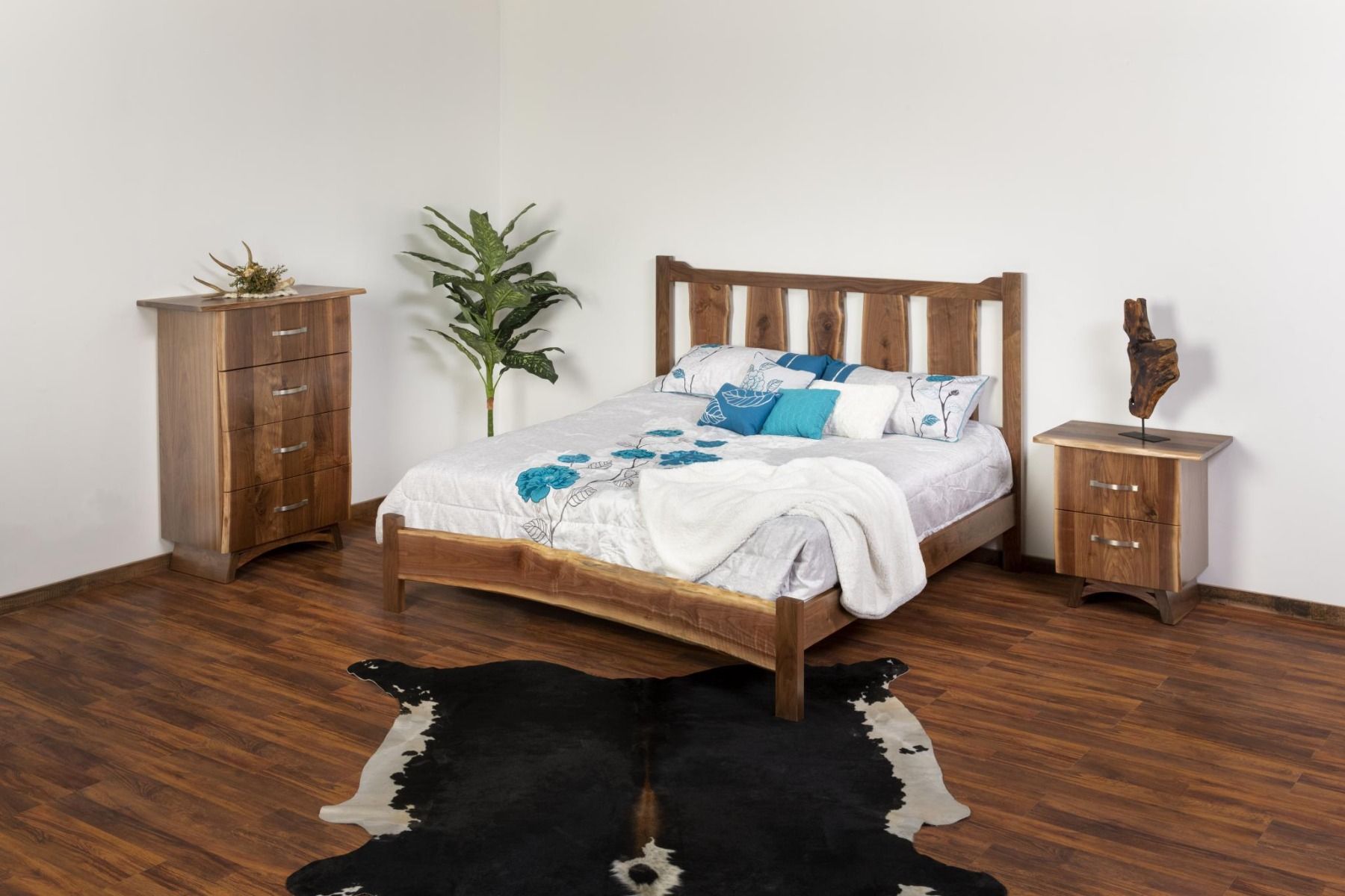 SUNSET BAY RUSTIC SPINDLED BED