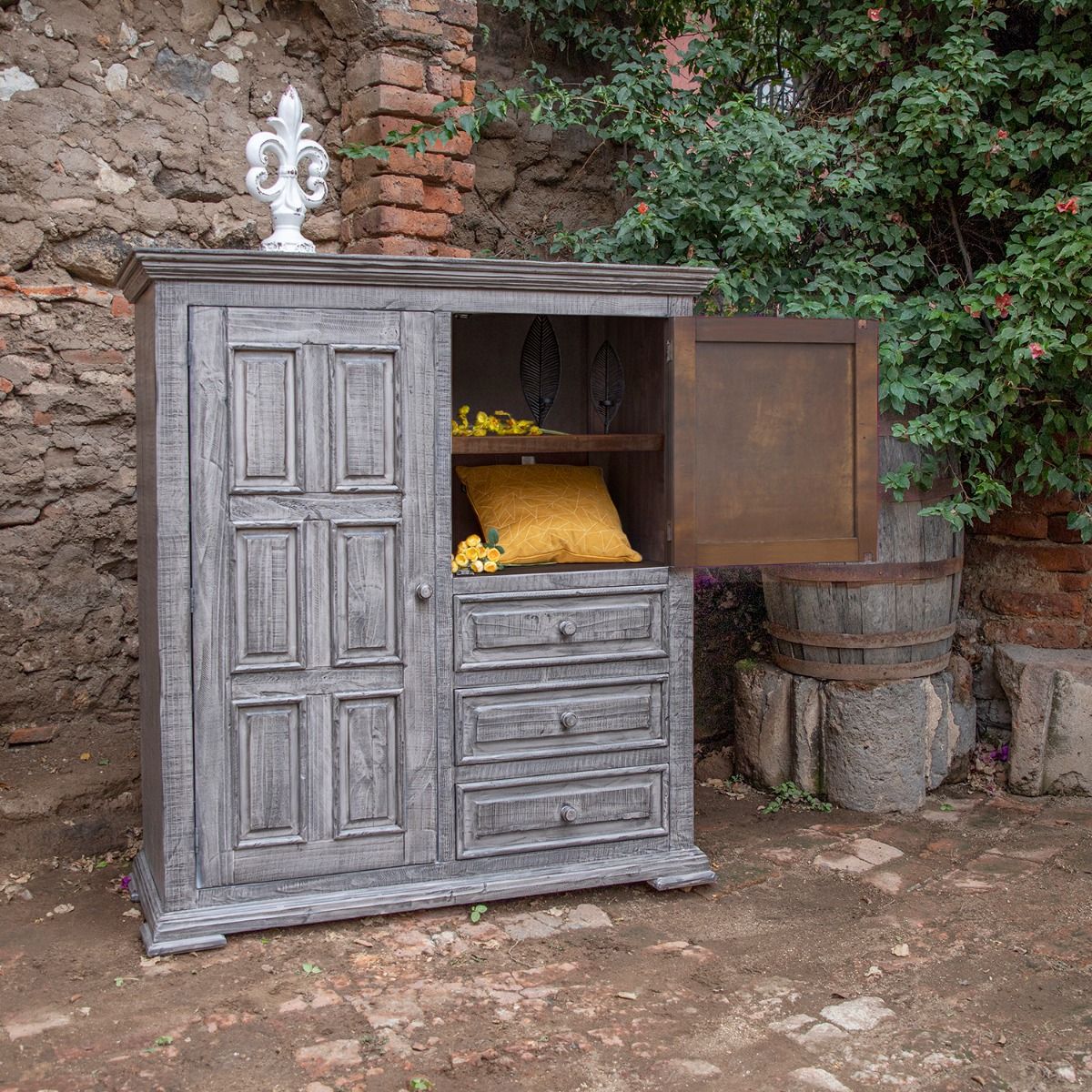 TERRA WEATHERED GRAY GENTLEMAN'S CHEST