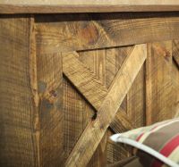 Detailed picture of the craftsmanship on Legend bed