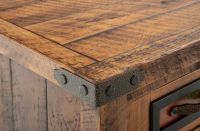 Corner Metal Accents